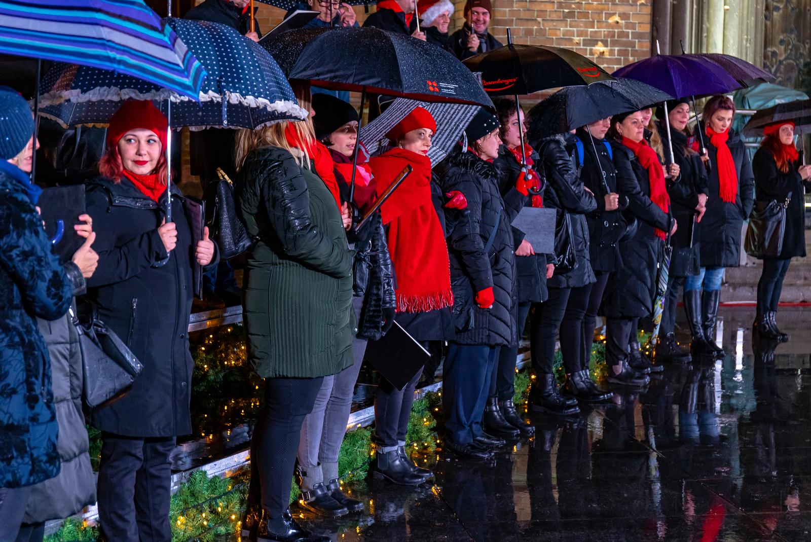 Nadbiskup Đuro Hranić zapalio prvu adventsku svijeću