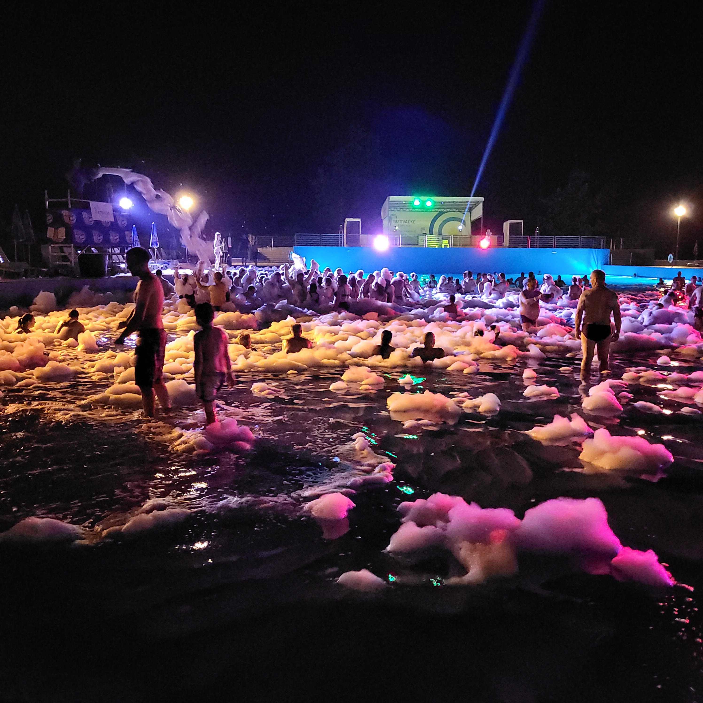 Pjena party u Bizovačkim toplicama Pjena party u Bizovačkim toplicama