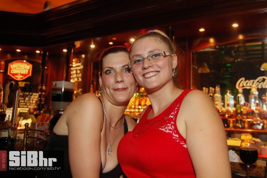 old_bridge_pub_night_life_15