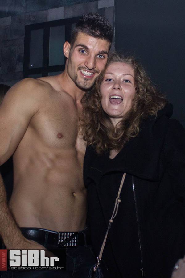 muski_striptiz_outside_SiBhr_71