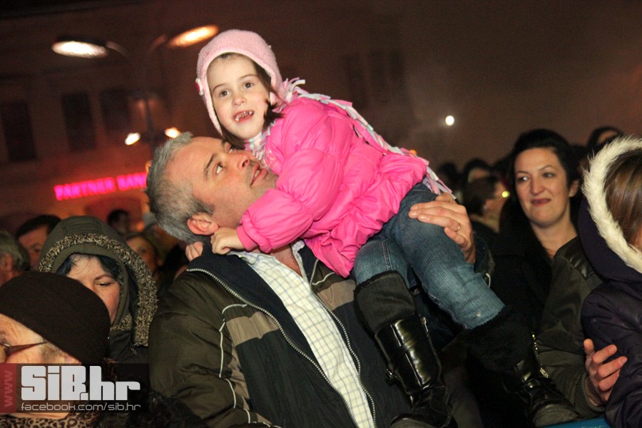 novagtrgkinolumiermediumlotus17 novagtrgkinolumiermediumlotus17