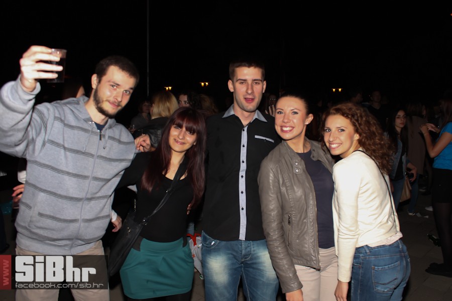 dc_party_2706_SiBhr_52 dc_party_2706_SiBhr_52