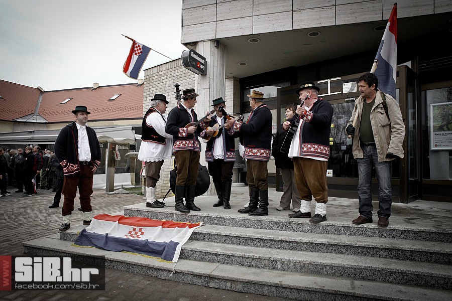 vukovar_prosvjed_protiv_cirilic