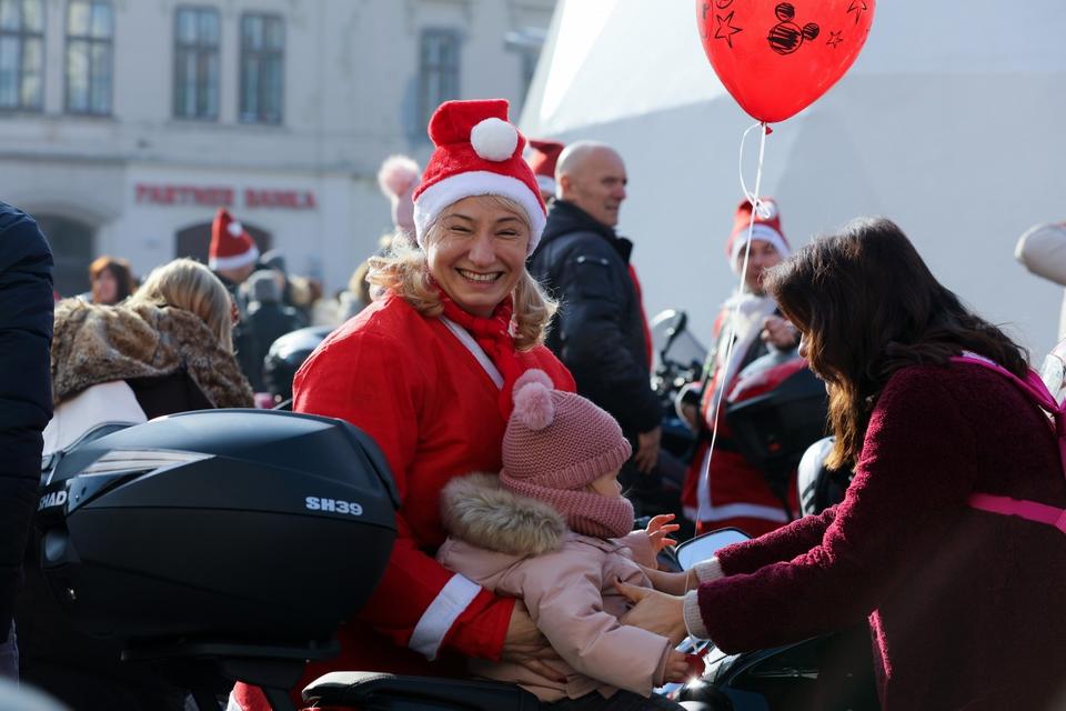 Motomrazovi i ove godine razveselili najmlađe Osječane