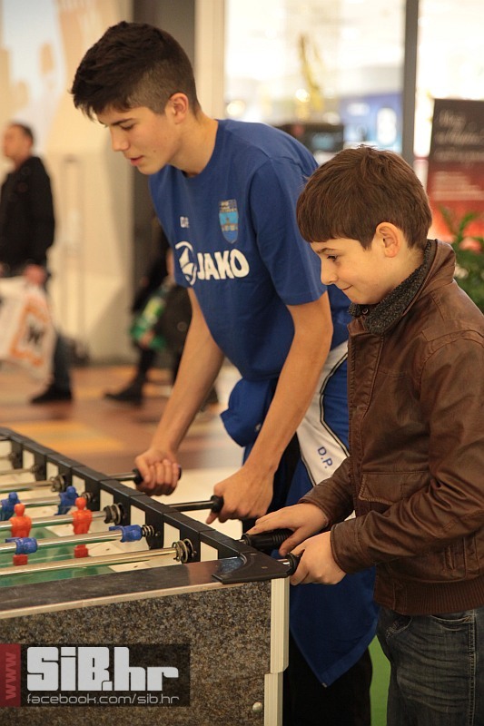 juniori_nkos_u_avenuemallu_2812 juniori_nkos_u_avenuemallu_2812