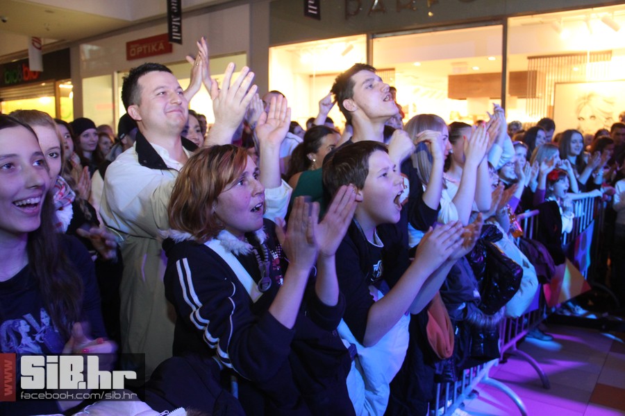 Colonia_AvenueMall_SiBhr_26 Colonia_AvenueMall_SiBhr_26