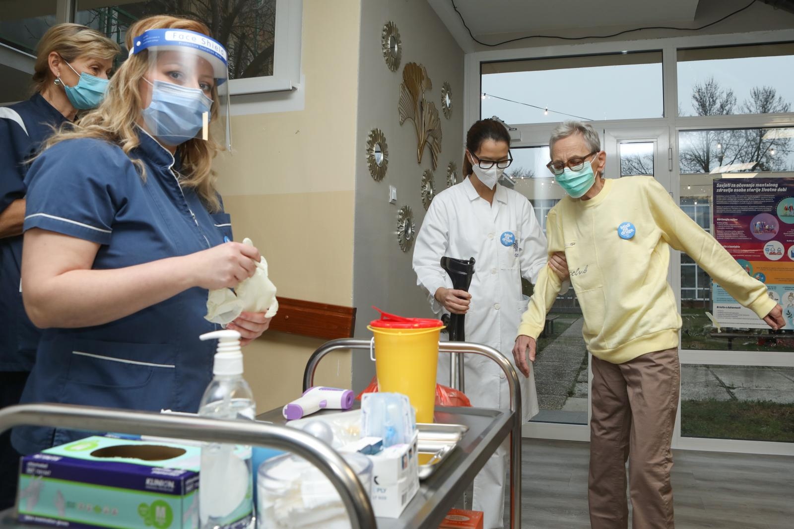 Ružica Patajac prva osoba cijepljena u Osijeku
