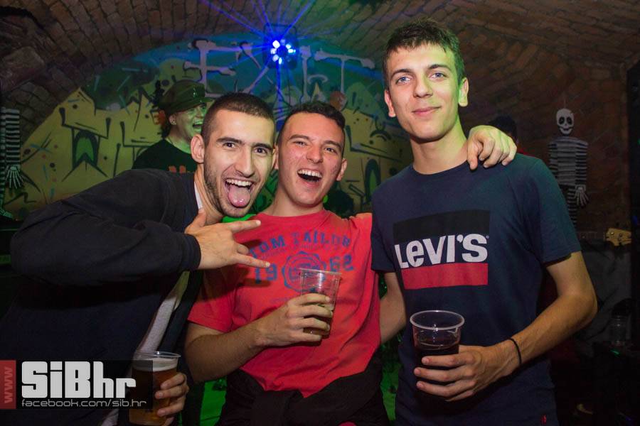 exit_halloween_4
