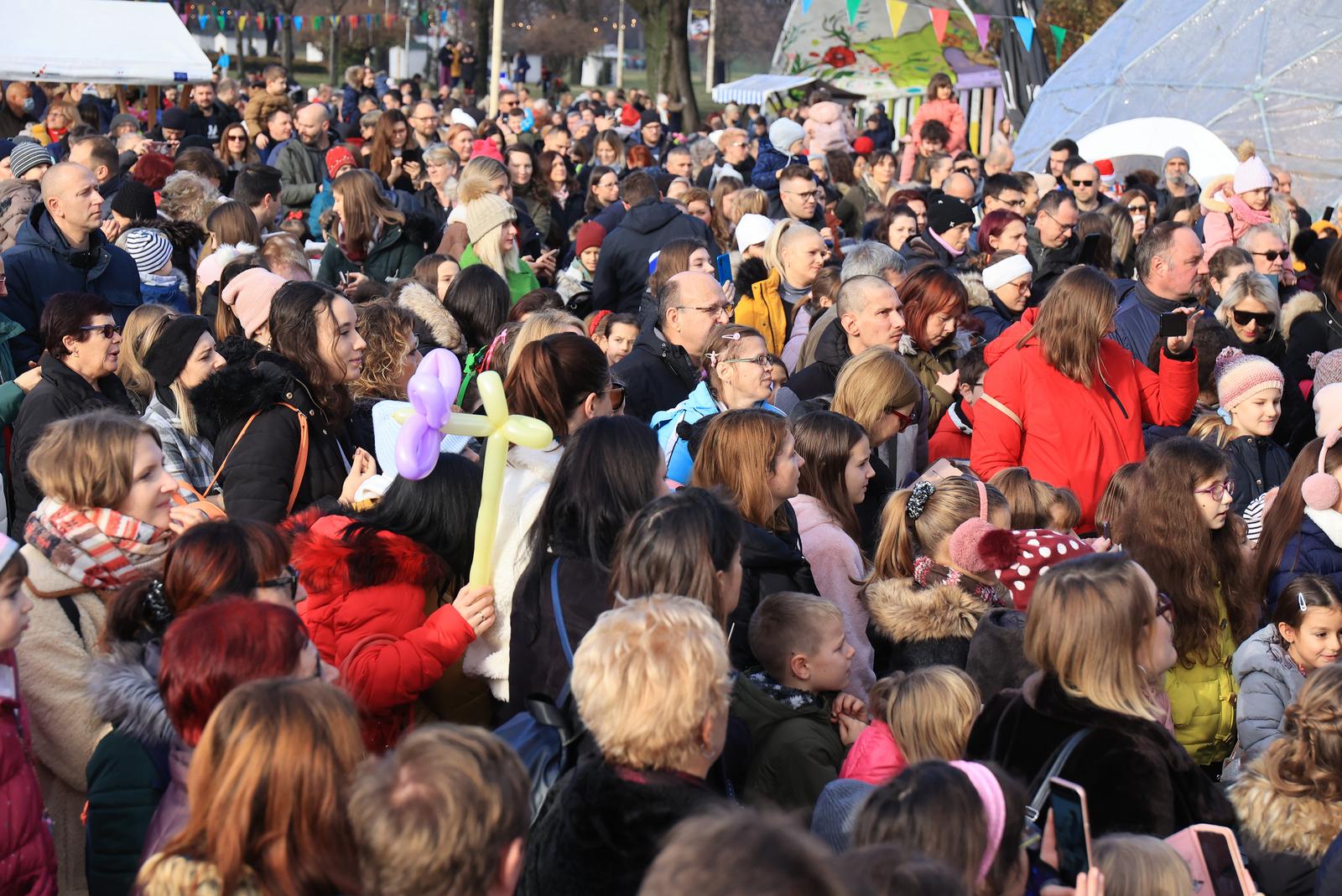 Doček Nove godine uz Miu Dimšić Doček Nove godine uz Miu Dimšić