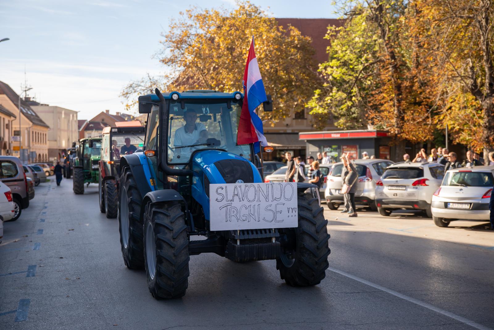 Prosvjed svinjgojaca u Vinkovcima