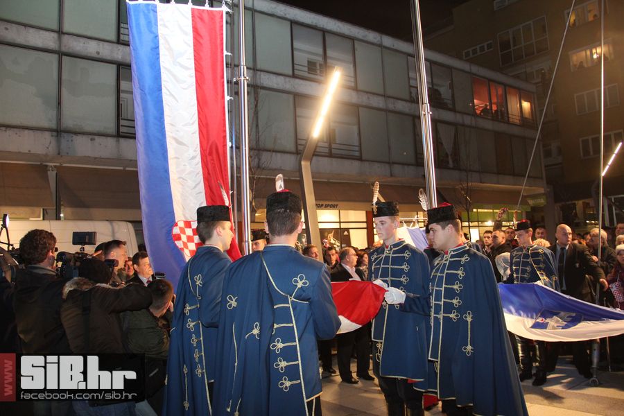 SvecanoOtvorenTrgSlobode_SiBhr_