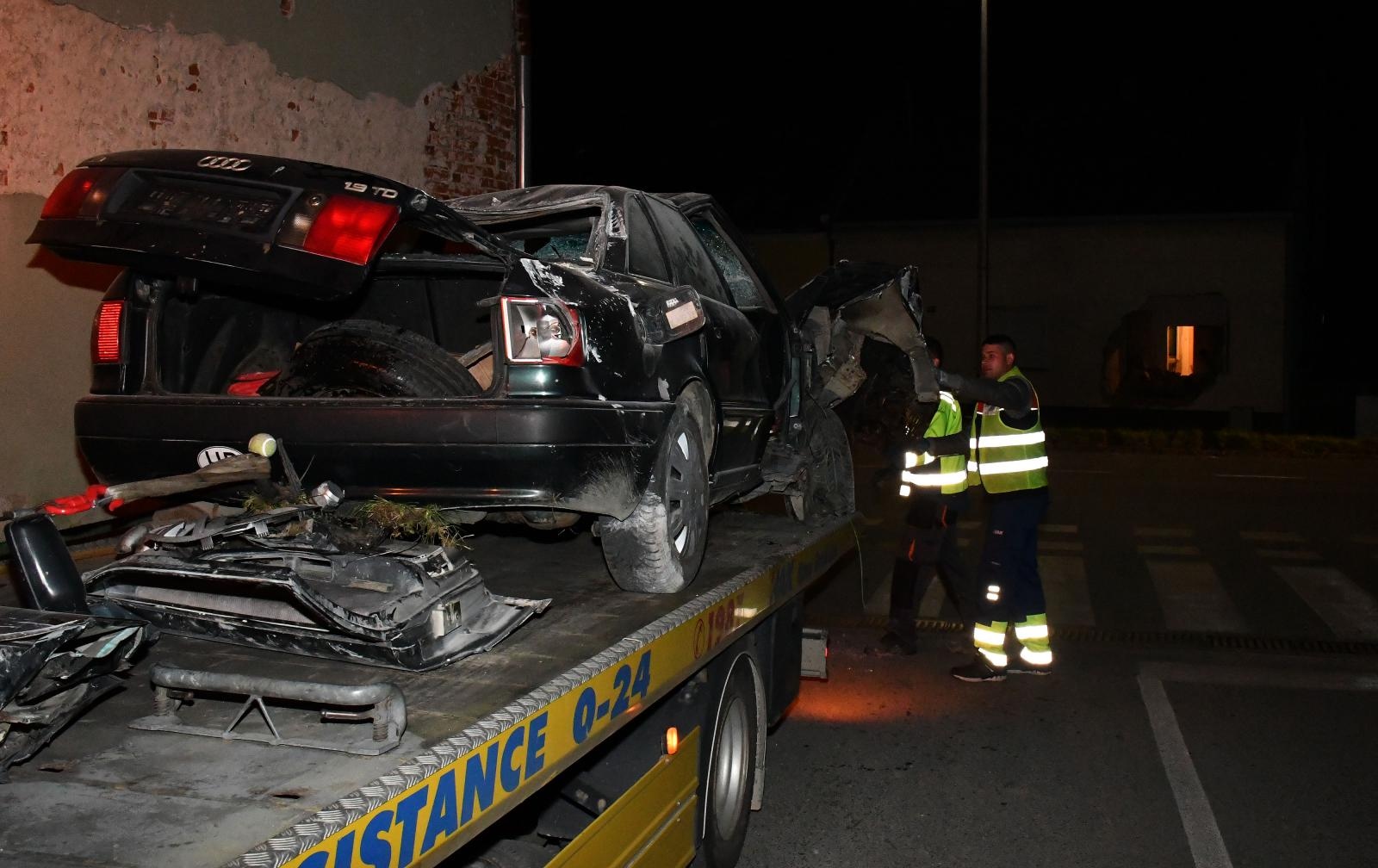 Nova Gradiška: Autom se zabio u obiteljsku kuću i poginuo
