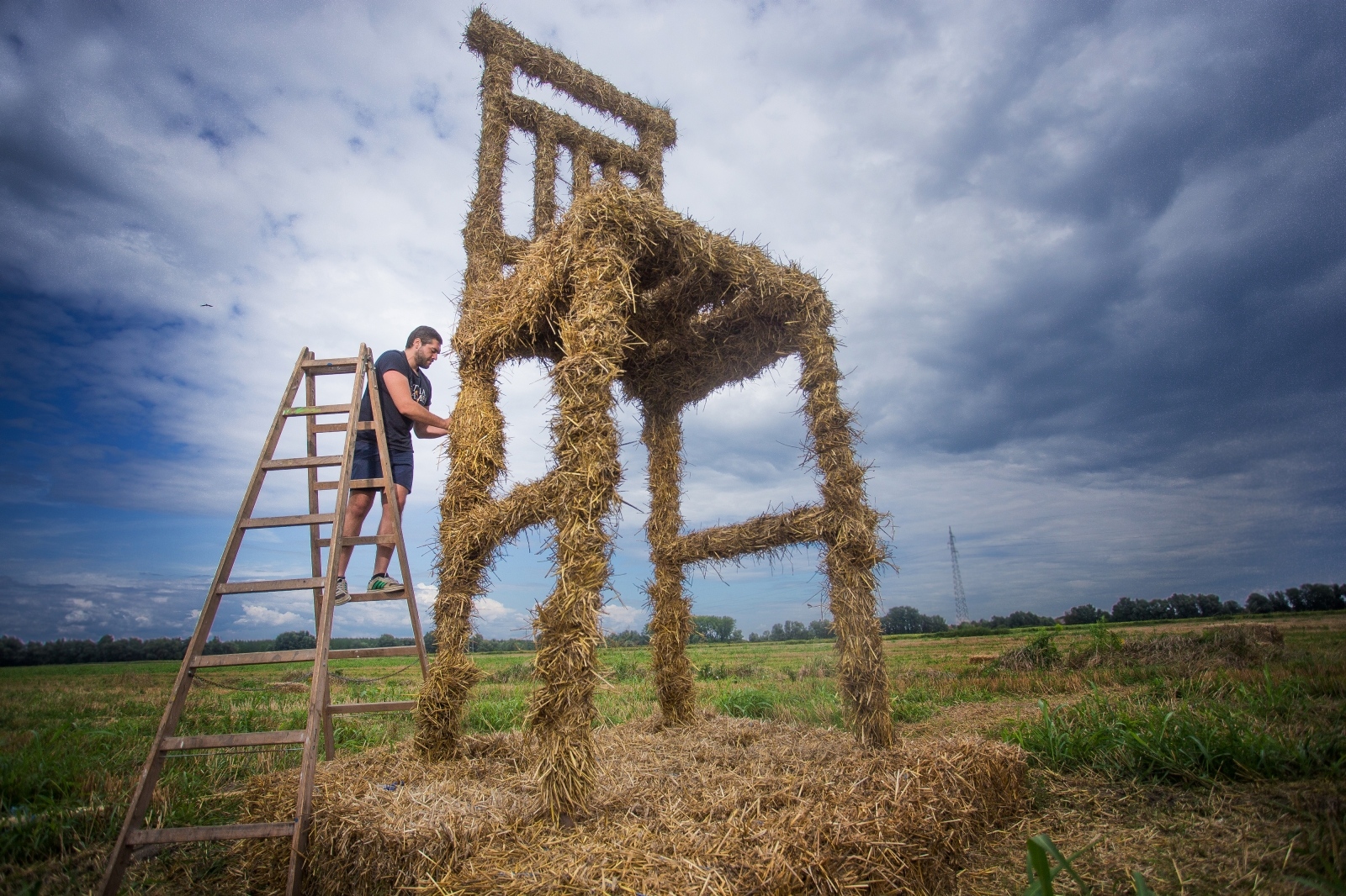 Pripreme za 14. Slama Land Art