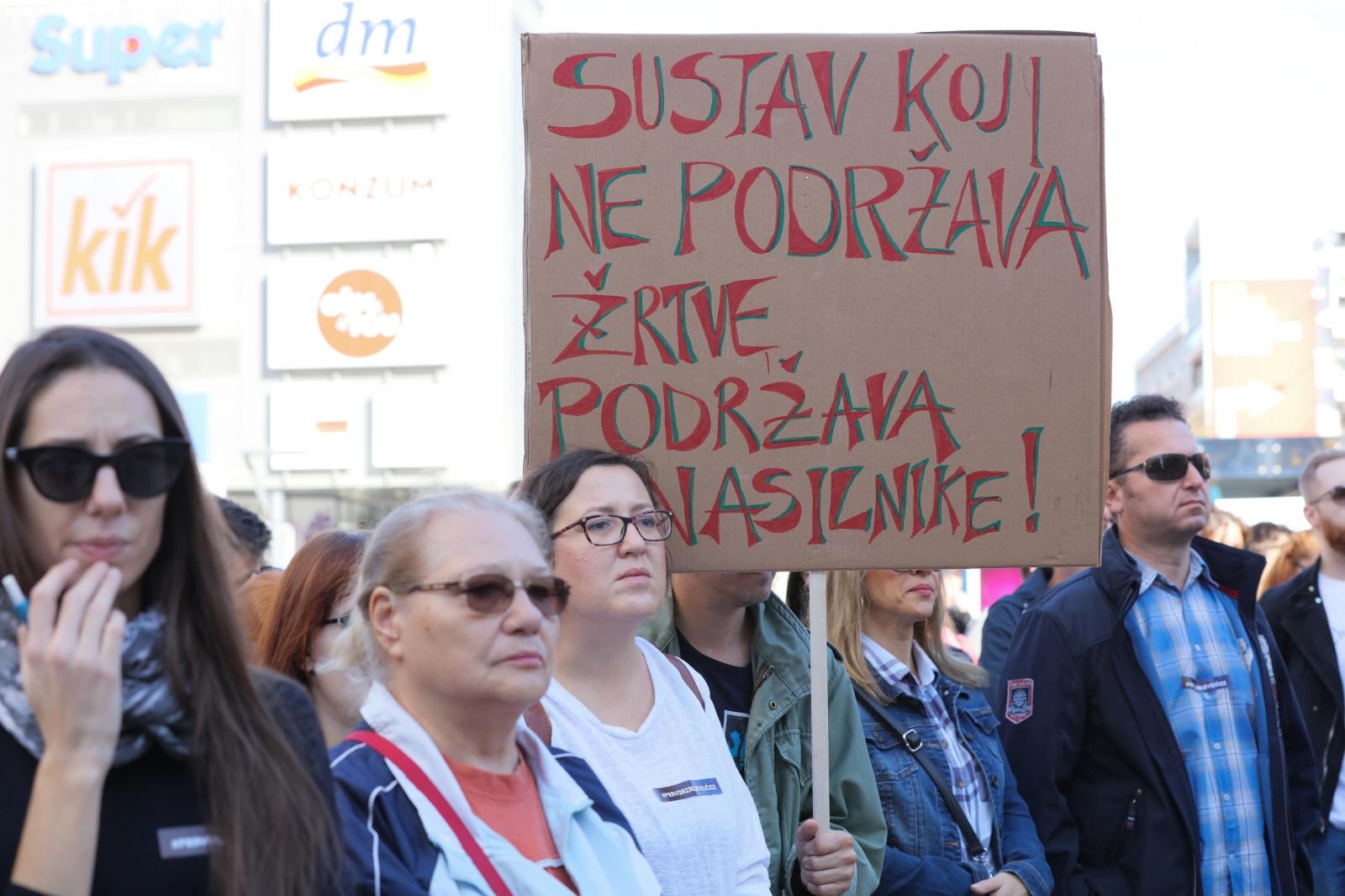 U Osijeku održan prosvjed “Pravda za djevojčice”