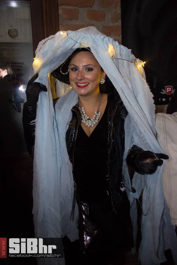 exit_halloween_23