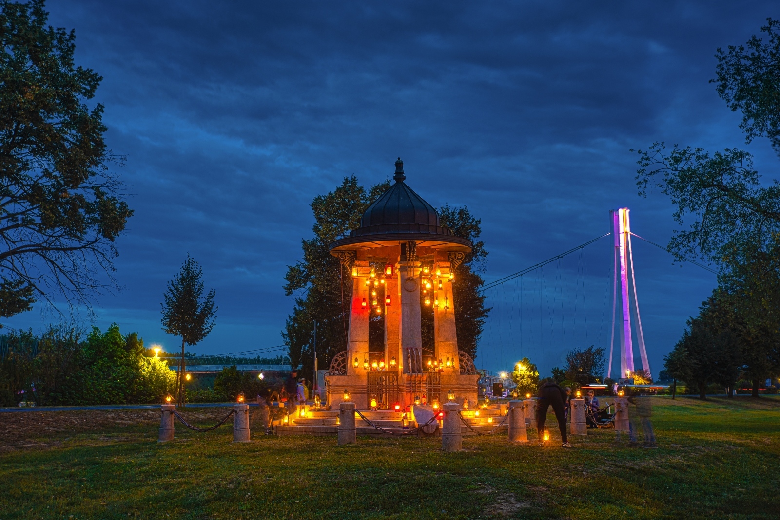 Secesijski zdenac osvijetljen sa 117 fenjera