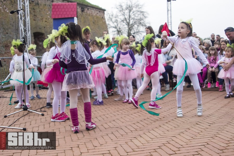 transgeneracijski_party_tvrdja_