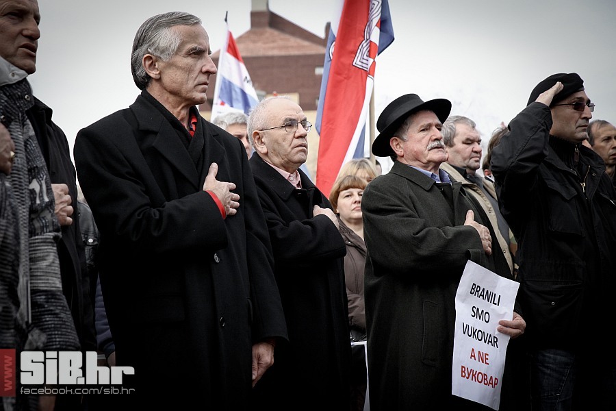 vukovar_prosvjed_protiv_cirilic