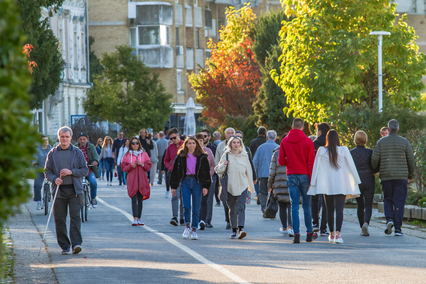Sunčana listopadska šetnja osječkim ulicama