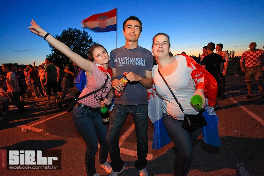 dc_party_14062012_sibhr_by_mban