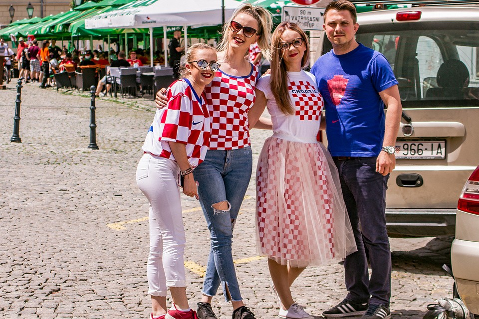 Navijači Walesa uživaju u pivu i Osijeku Navijači Walesa uživaju u pivu i Osijeku