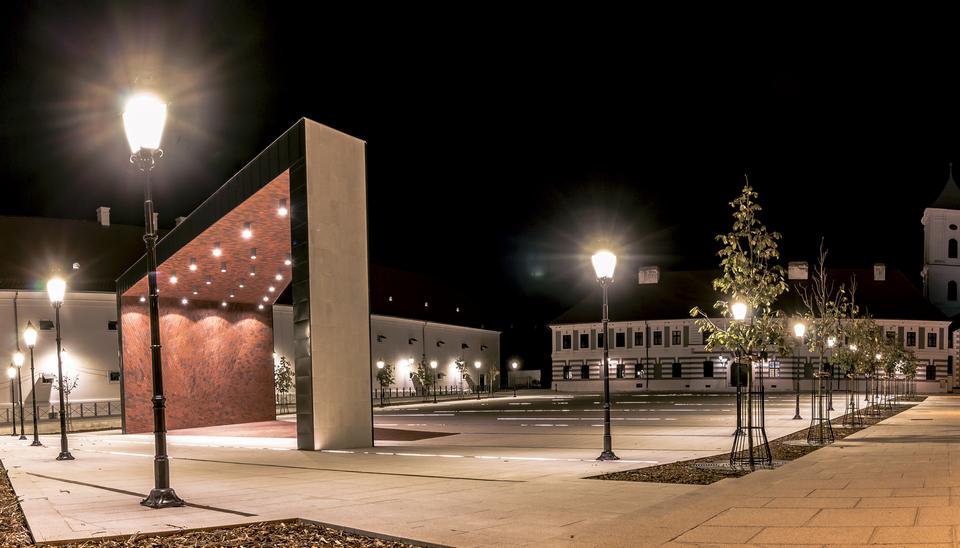 Pogledajte kako izgleda Trg Vatroslava Lisinskog po noći