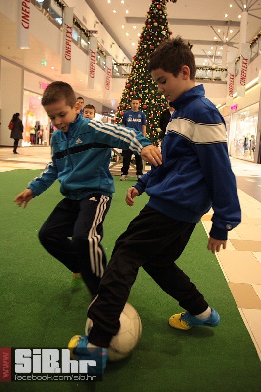 juniori_nkos_u_avenuemallu_2812 juniori_nkos_u_avenuemallu_2812