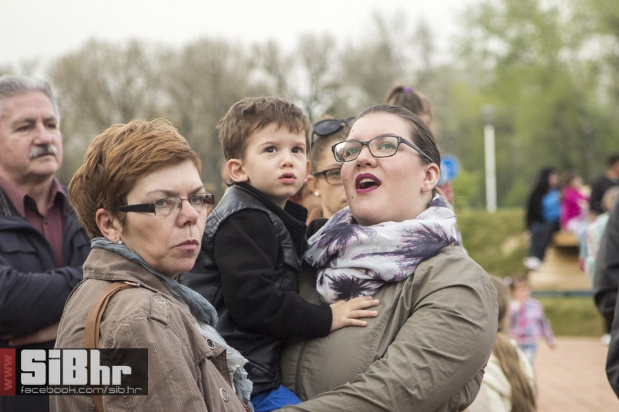 transgeneracijski_party_tvrdja_