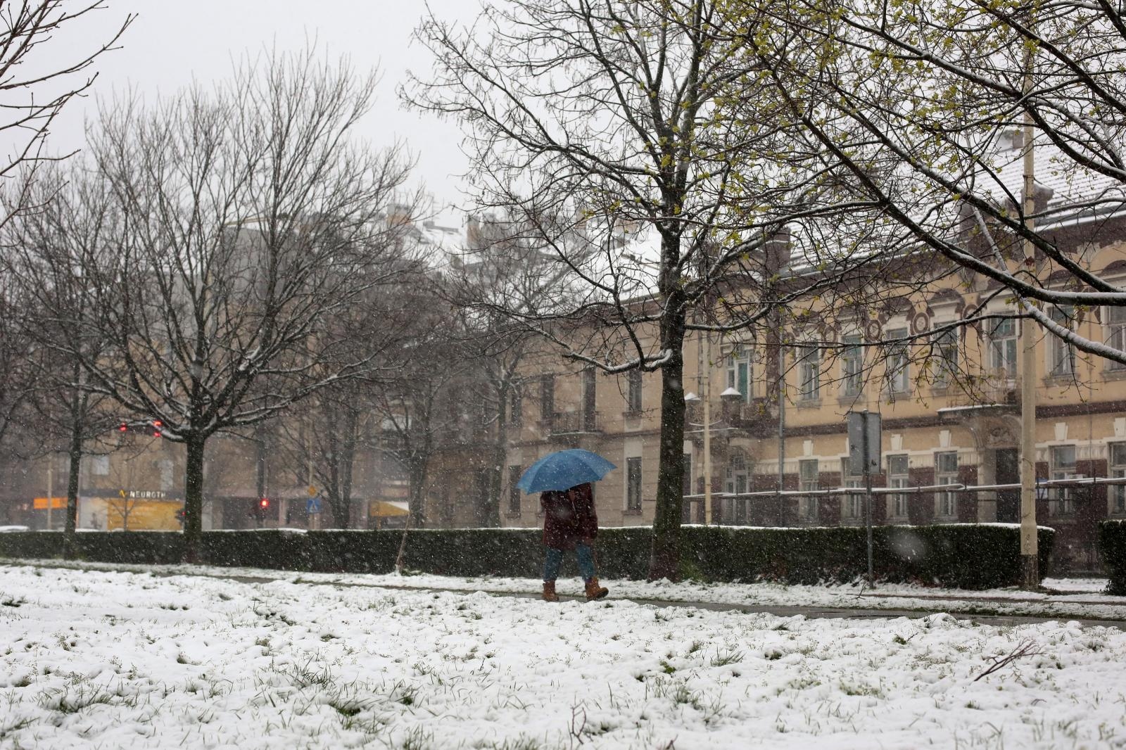 Osijek se probudio pod bijelim pokrivačem