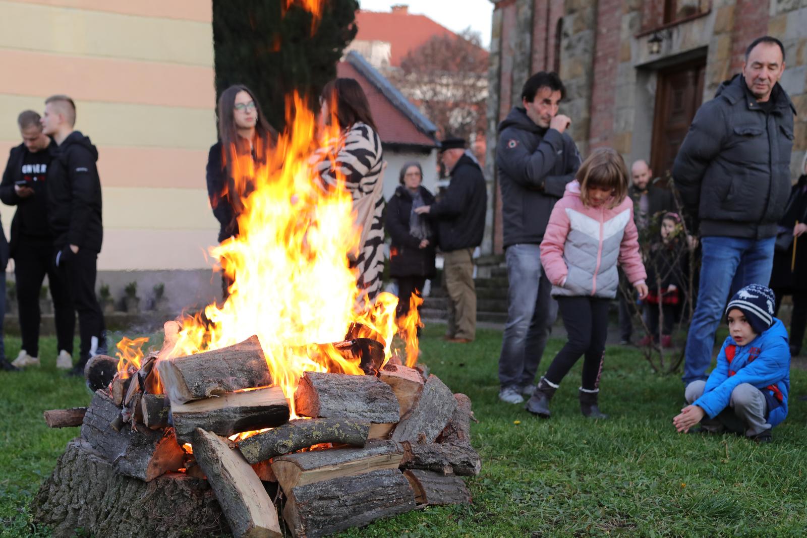 Paljenje Badnjaka u Osijeku Paljenje Badnjaka u Osijeku