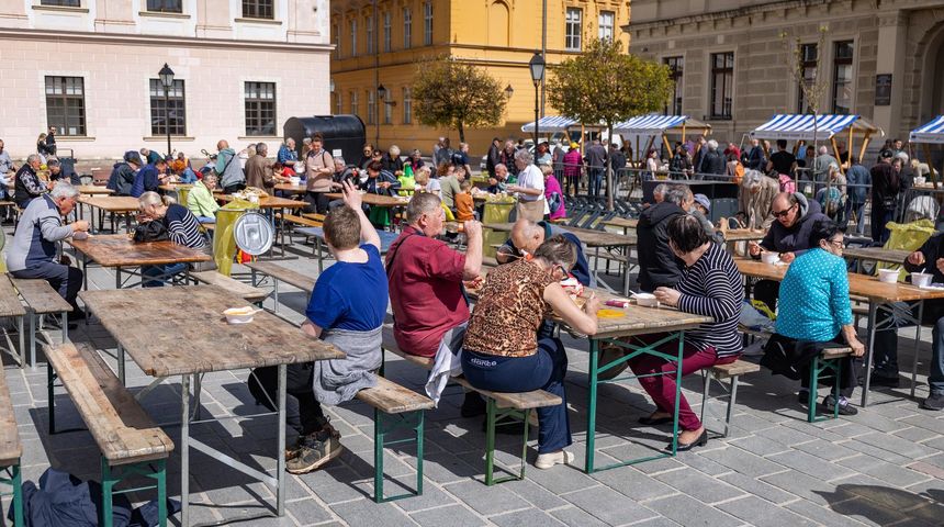 Podjela fiša paprikaša na Veliki petak 2024. Podjela fiša paprikaša na Veliki petak 2024.