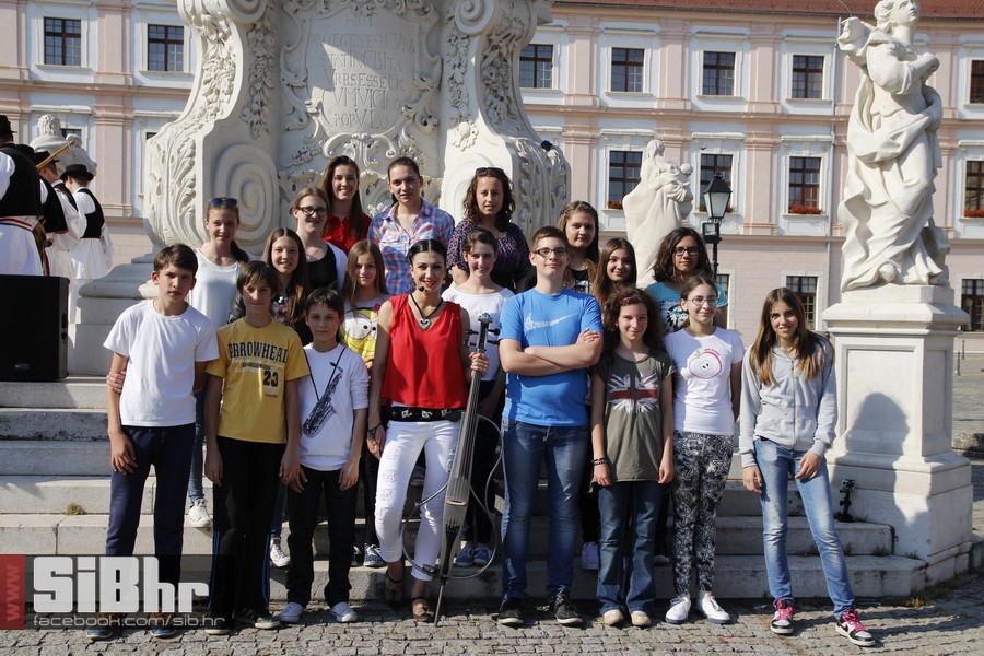 ana_rucner_Drmes_spot_SiBhr_19