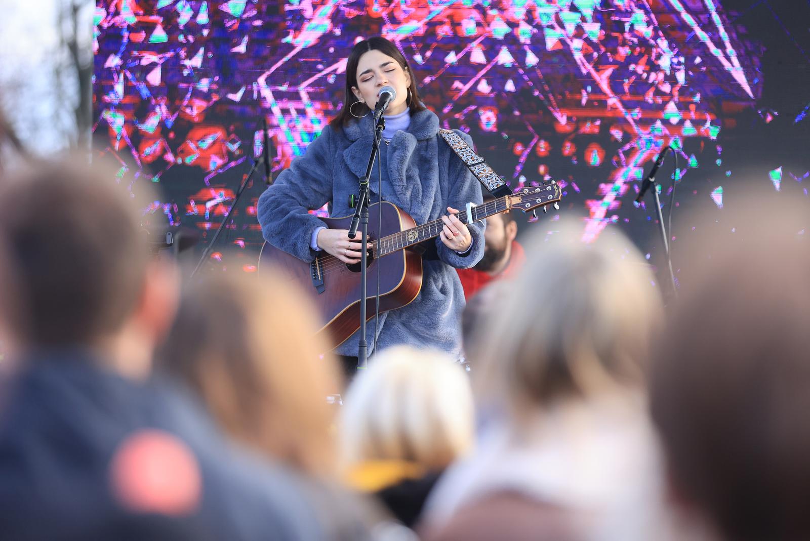 Doček Nove godine uz Miu Dimšić Doček Nove godine uz Miu Dimšić