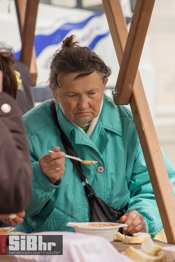 veliki_petak_podjela_fisa_osije