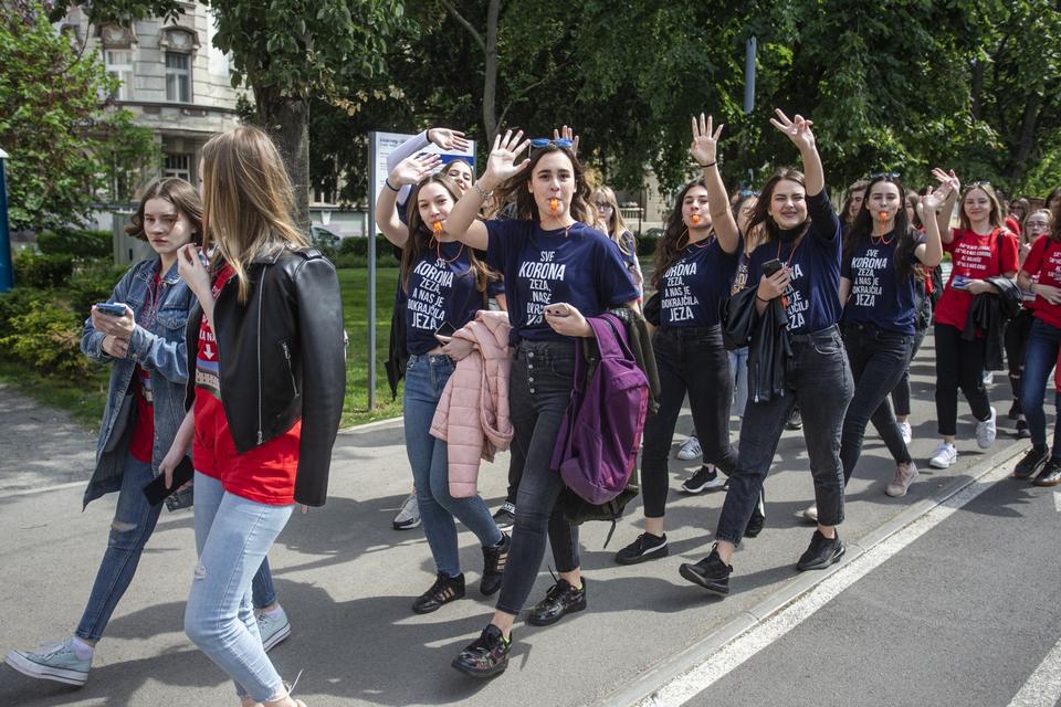 Započela spontana norijada osječkih maturanata