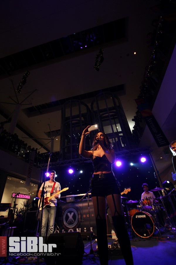 lana_i_colonia_Avenue_mall_22
