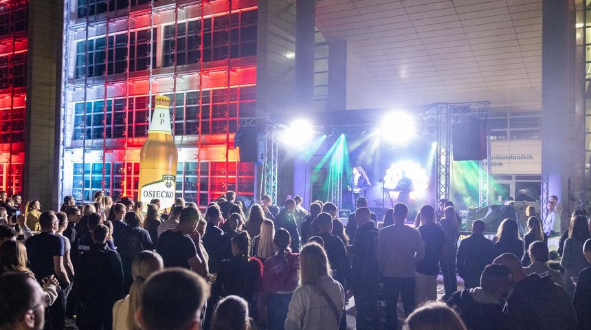 Koncertom Antonije Čerkez započelo 42. Osječko ljeto mladih Koncertom Antonije Čerkez započelo 42. Osječko ljeto mladih