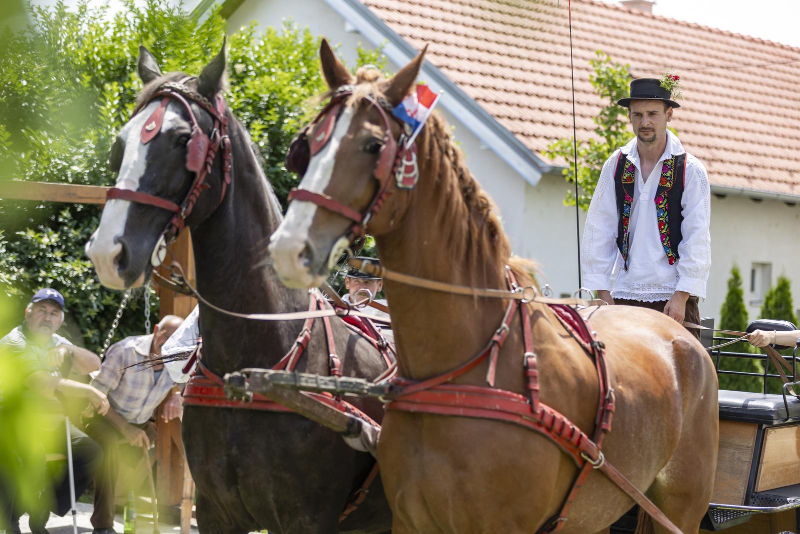 “Ulicama našeg sela” – svečana povorka zaprega i jahača u Jagodnjaku