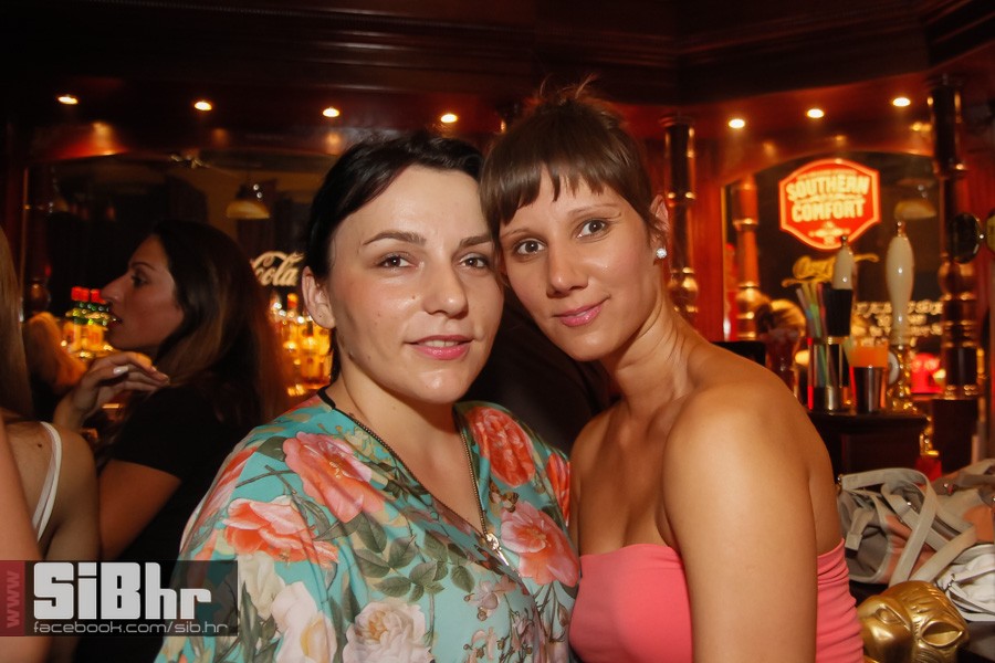 old_bridge_pub_night_life_16