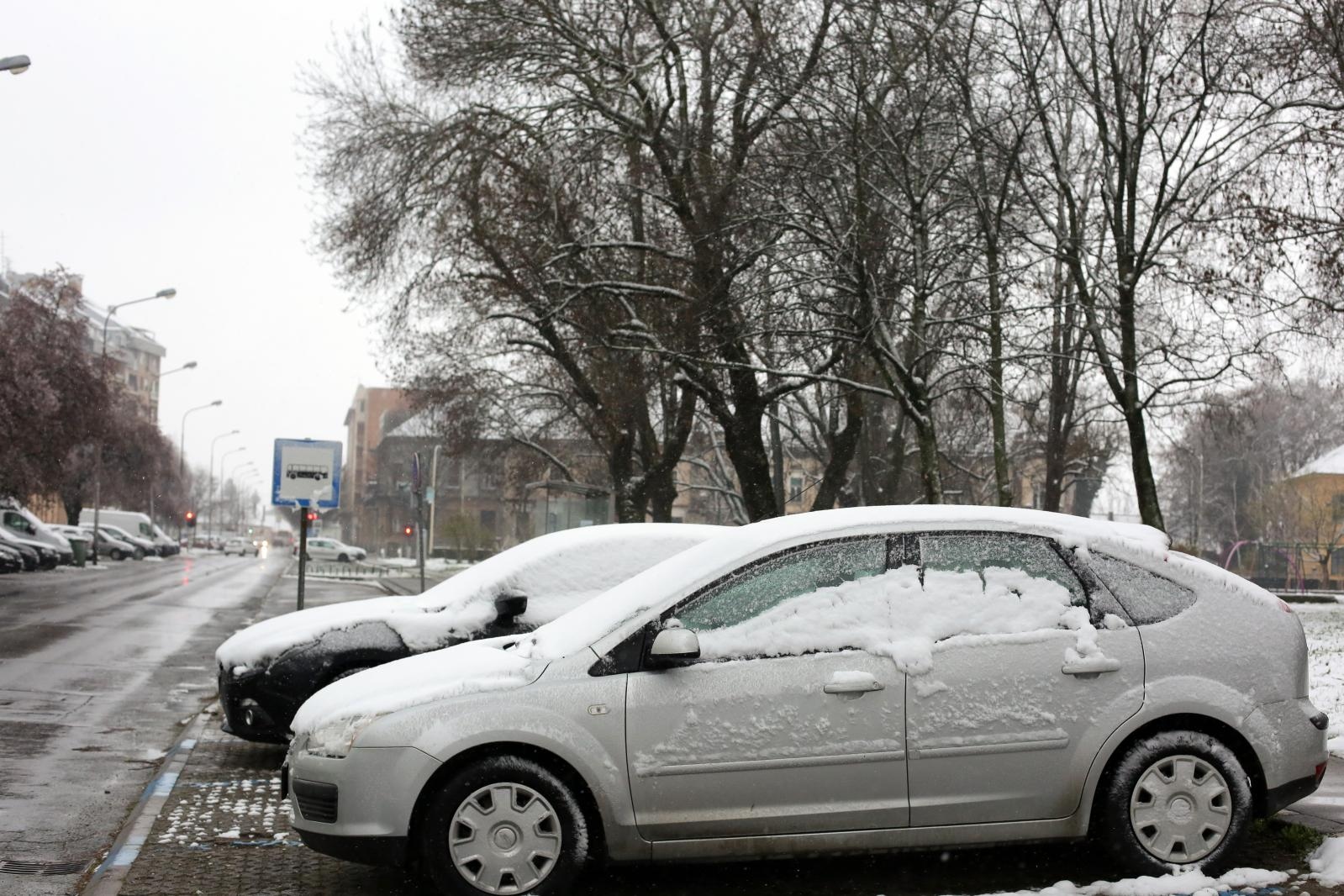Osijek se probudio pod bijelim pokrivačem