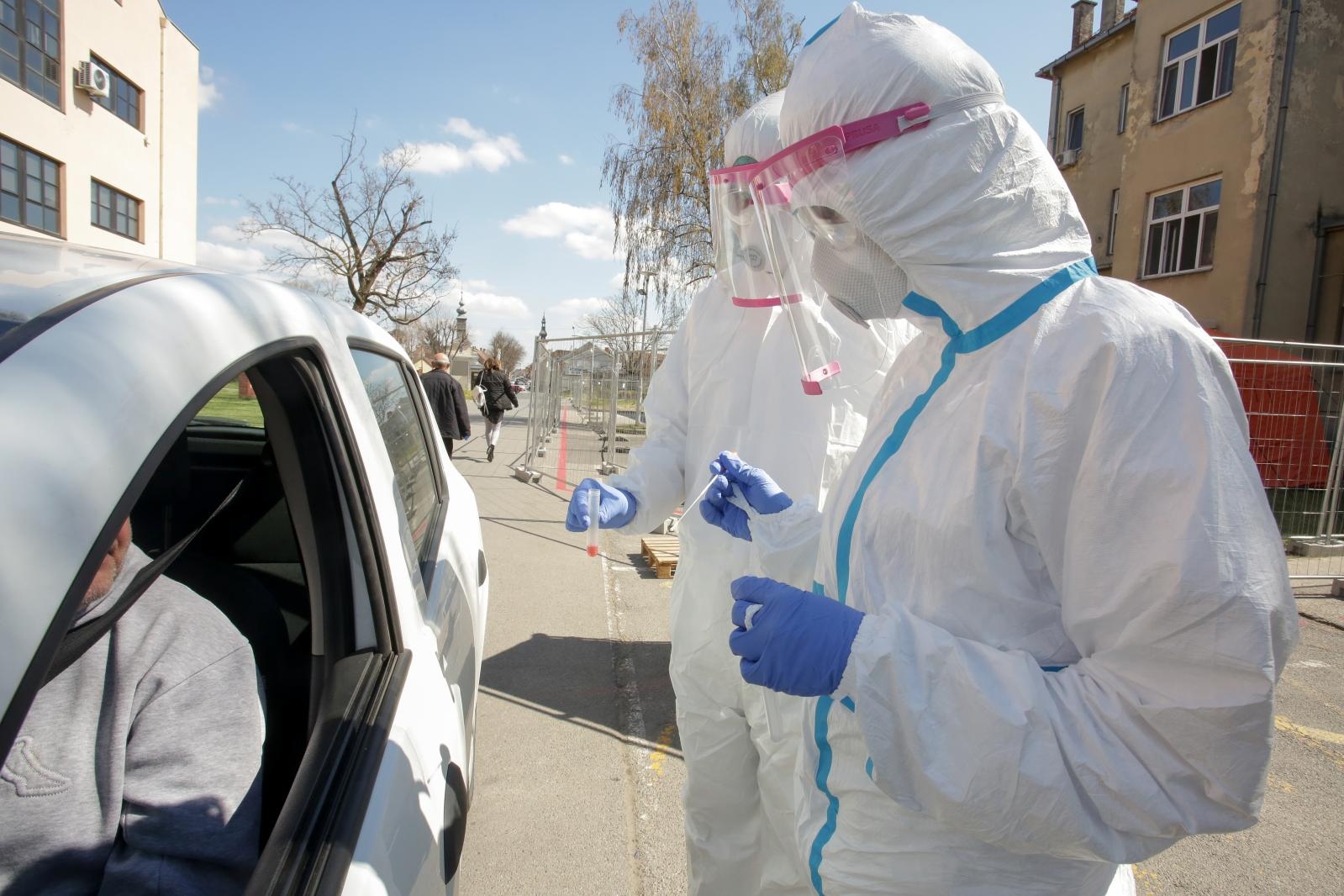 Drive in test na koronu  koronavirus