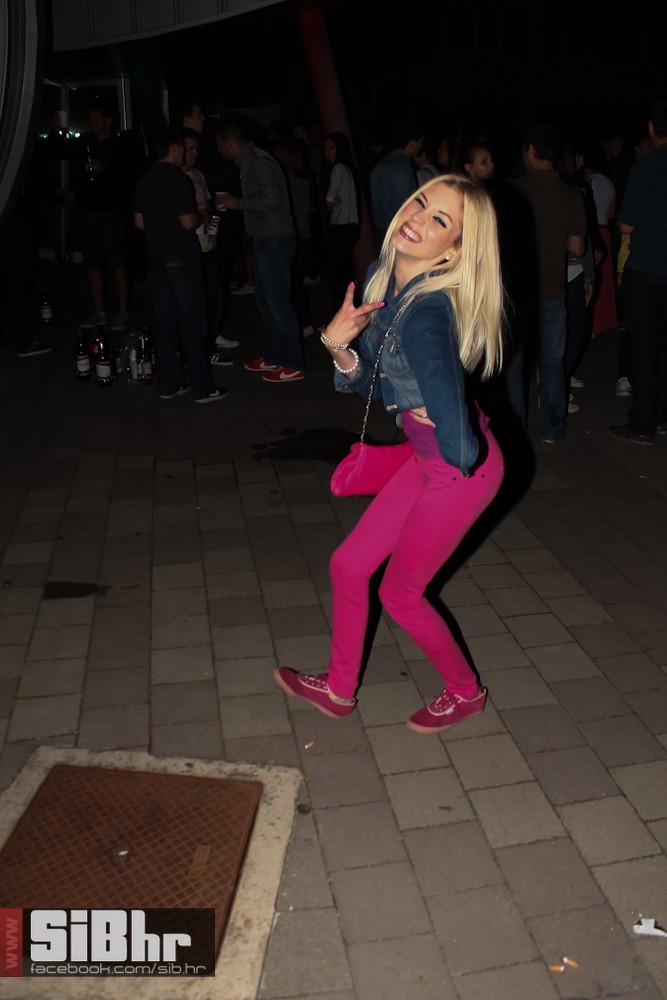 dc_party_2706_SiBhr_15 dc_party_2706_SiBhr_15