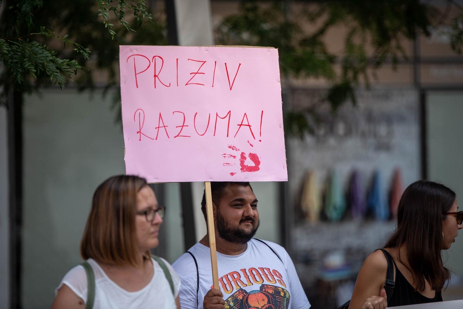 Održana javna akcija ”Sigurnost žena je odgovornost države” na Trgu slobode