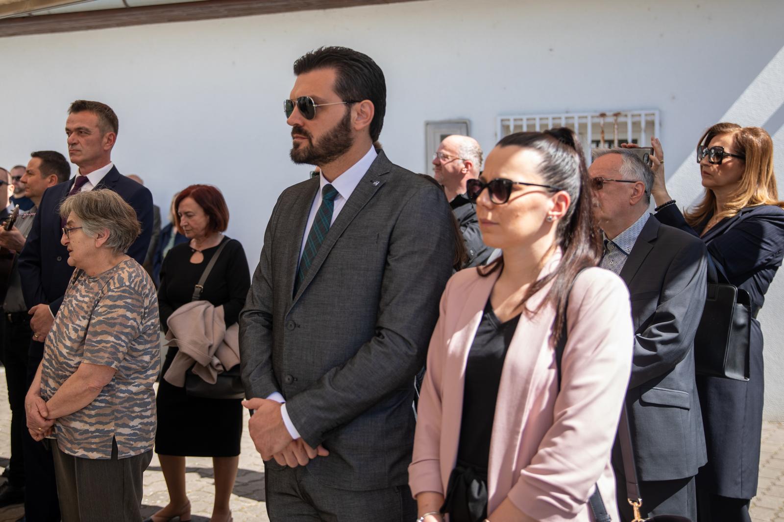Sprovod Vere Svobode na Aninom groblju