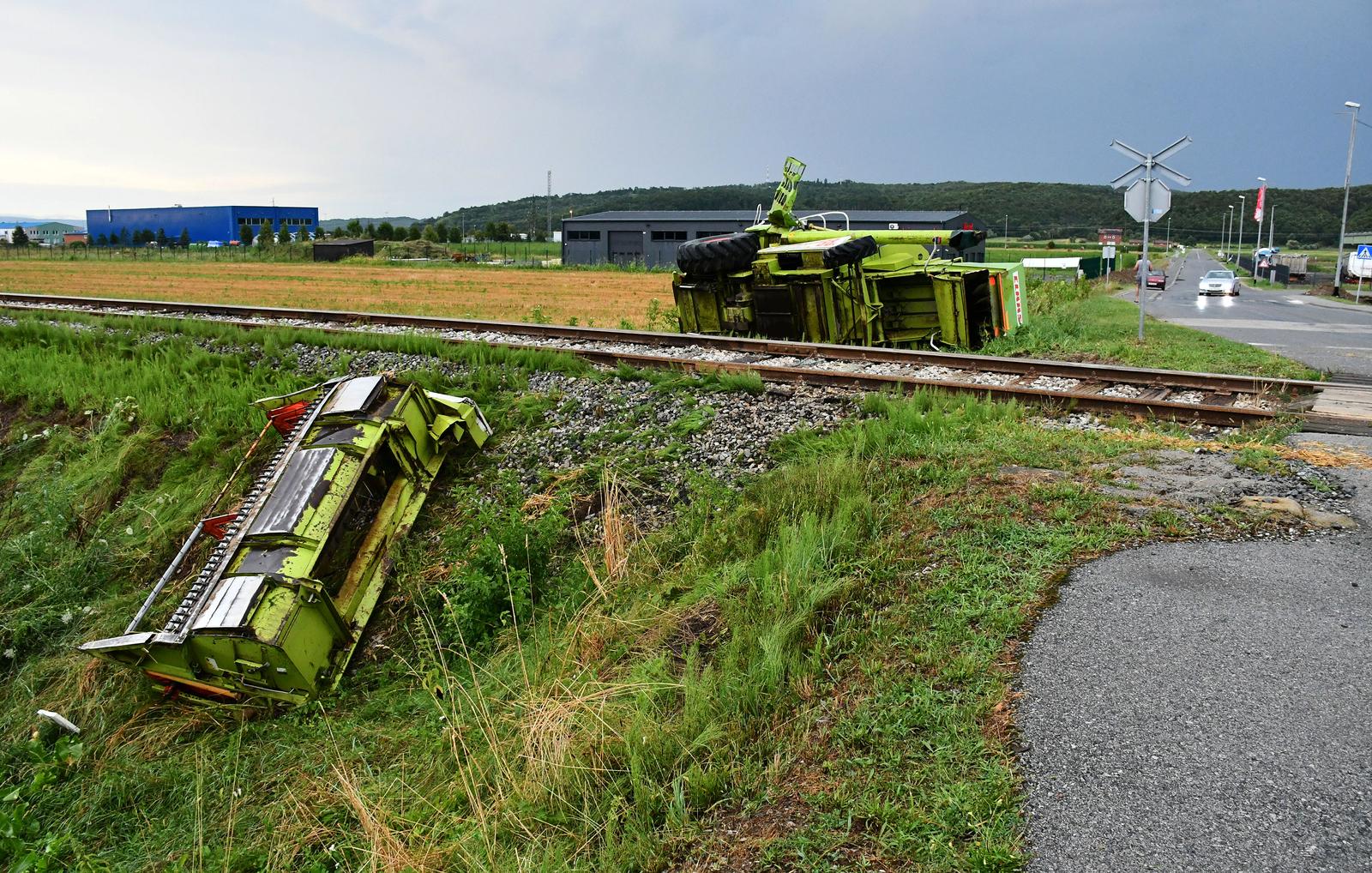 Udar vlak na kombajn u Pleternici