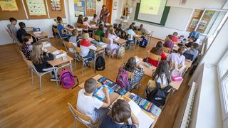 razred škola učenici učionica