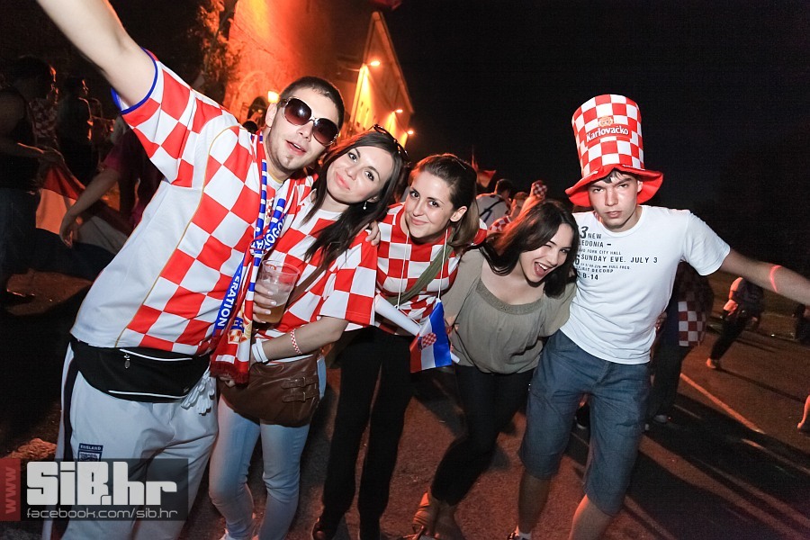 dc_party_14062012_sibhr_by_mban