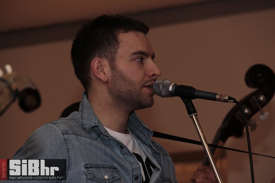 down_avenue_mall__2014_37