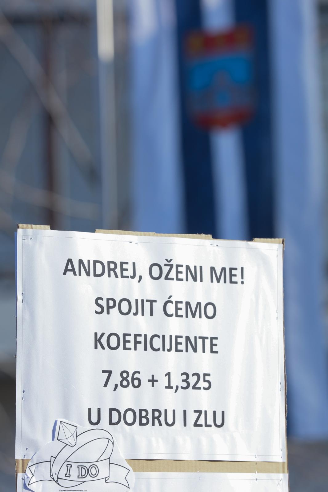 Osječani pružili podršku prosvjetarima