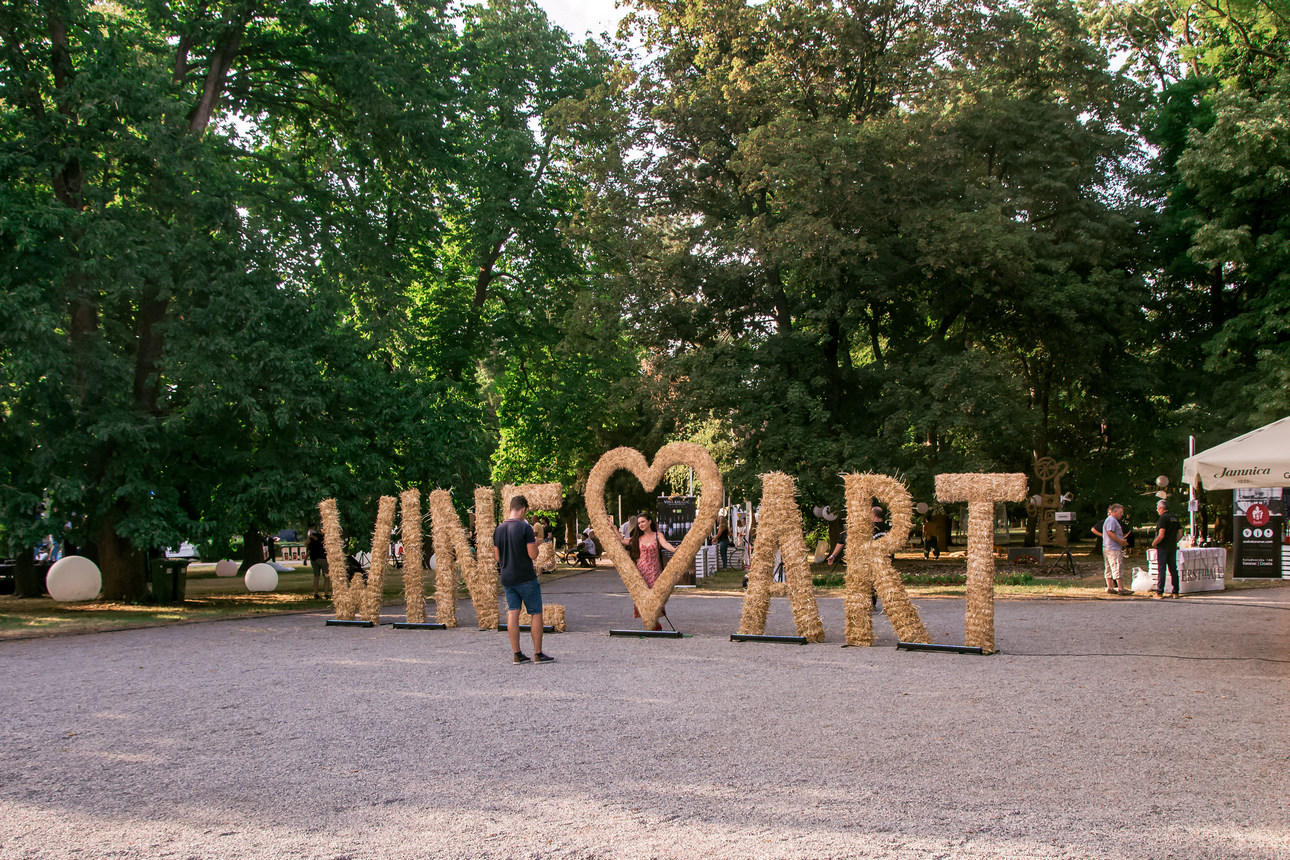 Večer vina i umjetnosti u Osijeku Večer vina i umjetnosti u Osijeku